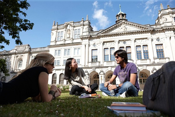 Students outside Cardiff University main building