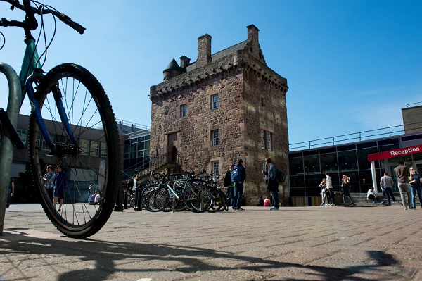 students in edinbugh with bicycles